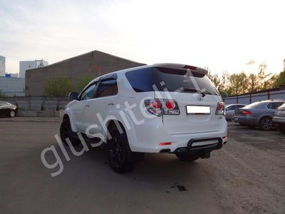 Установка насадки на глушитель  Toyota Fortuner